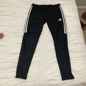 Classic adidas soccer style sweat pant, size M